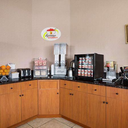 فندق سوبر 8 باي ويندام مطار بيلينهجام/فيرنديل المظهر الخارجي الصورة